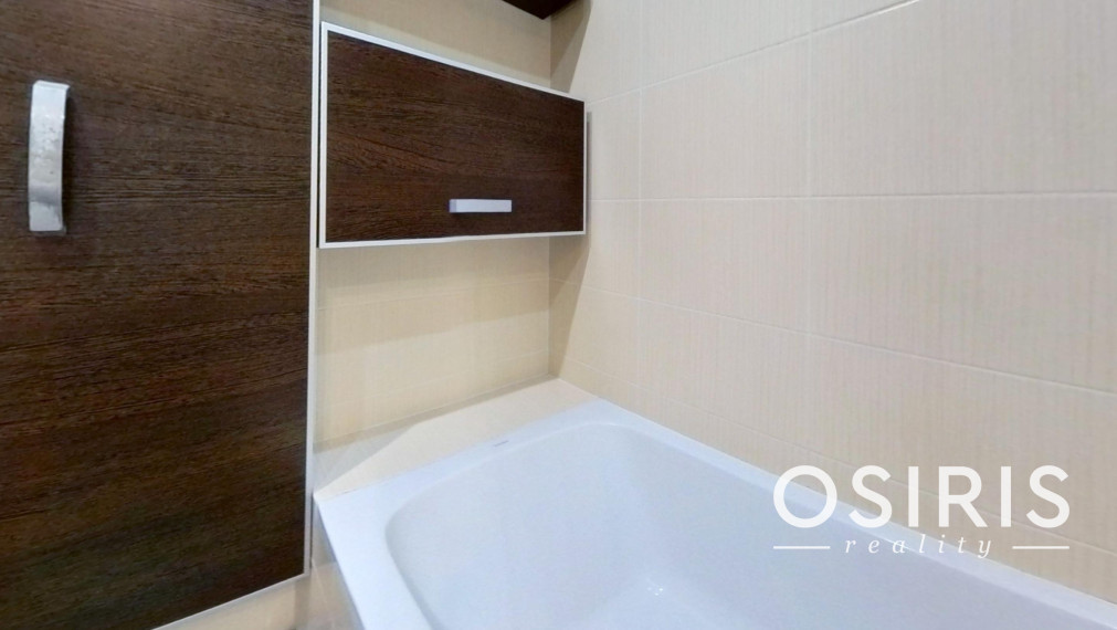 Klimatizovaný 3i byt, 2x balkón, kolaudácia r. 2009, 2x parkovacie miesto v garáži