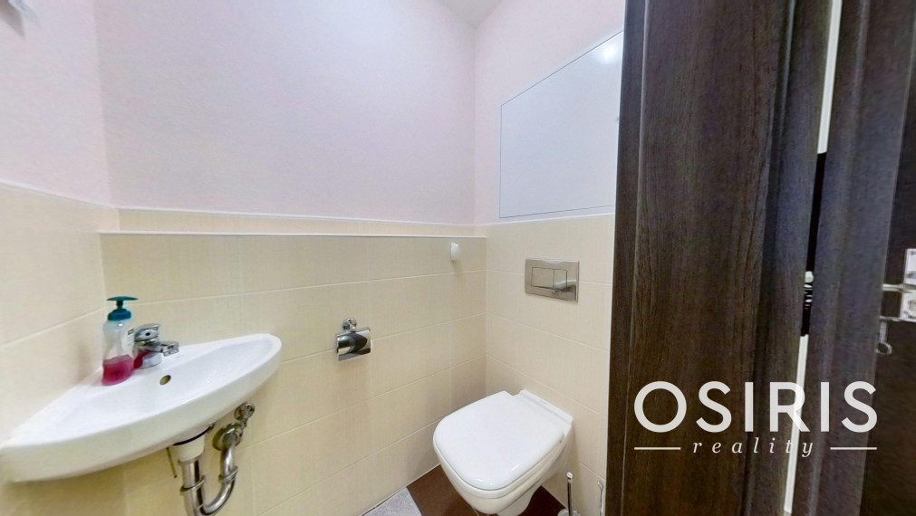 Klimatizovaný 3i byt, 2x balkón, kolaudácia r. 2009, 2x parkovacie miesto v garáži