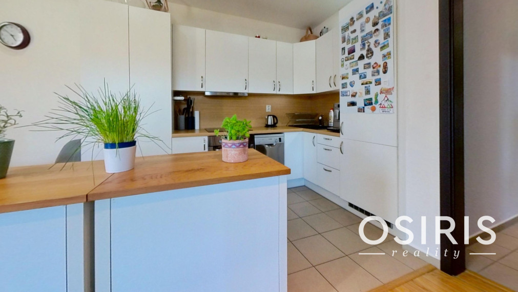 Klimatizovaný 3i byt, 2x balkón, kolaudácia r. 2009, 2x parkovacie miesto v garáži