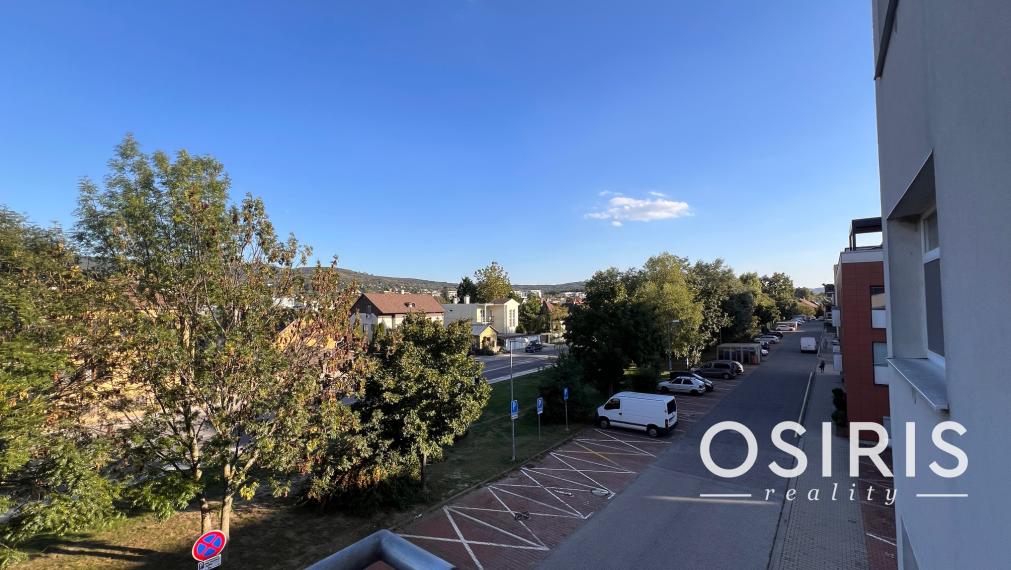 Klimatizovaný 3i byt, 2x balkón, kolaudácia r. 2009, 2x parkovacie miesto v garáži