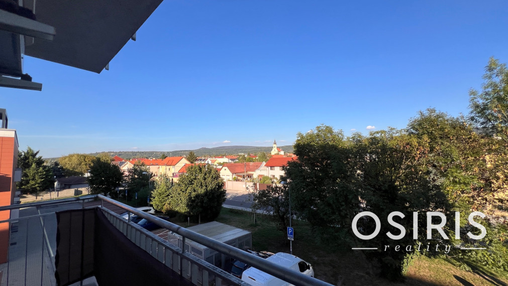 Klimatizovaný 3i byt, 2x balkón, kolaudácia r. 2009, 2x parkovacie miesto v garáži