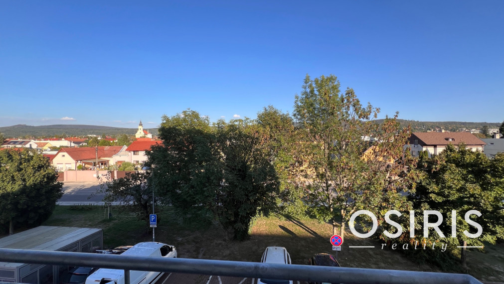 Klimatizovaný 3i byt, 2x balkón, kolaudácia r. 2009, 2x parkovacie miesto v garáži