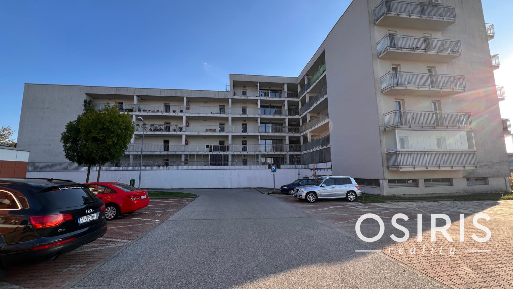 Klimatizovaný 3i byt, 2x balkón, kolaudácia r. 2009, 2x parkovacie miesto v garáži