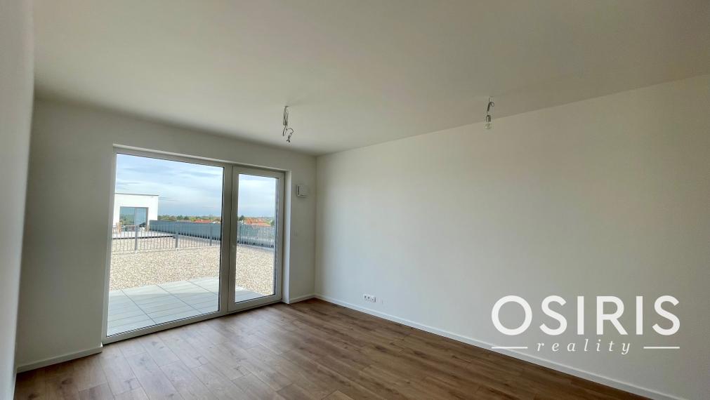 Skolaudovaný, strešný 2 izbový byt s krásnou terasou