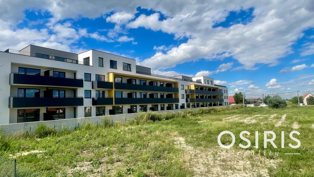 Skolaudovaný, strešný 2 izbový byt s krásnou terasou