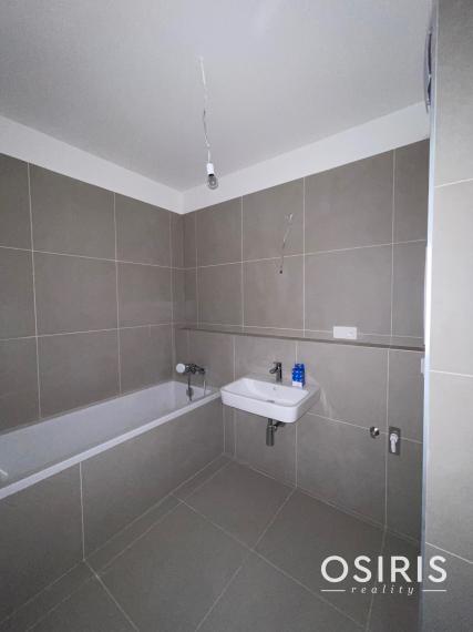 Skolaudovaný 3 izbový byt s priestranným balkónom