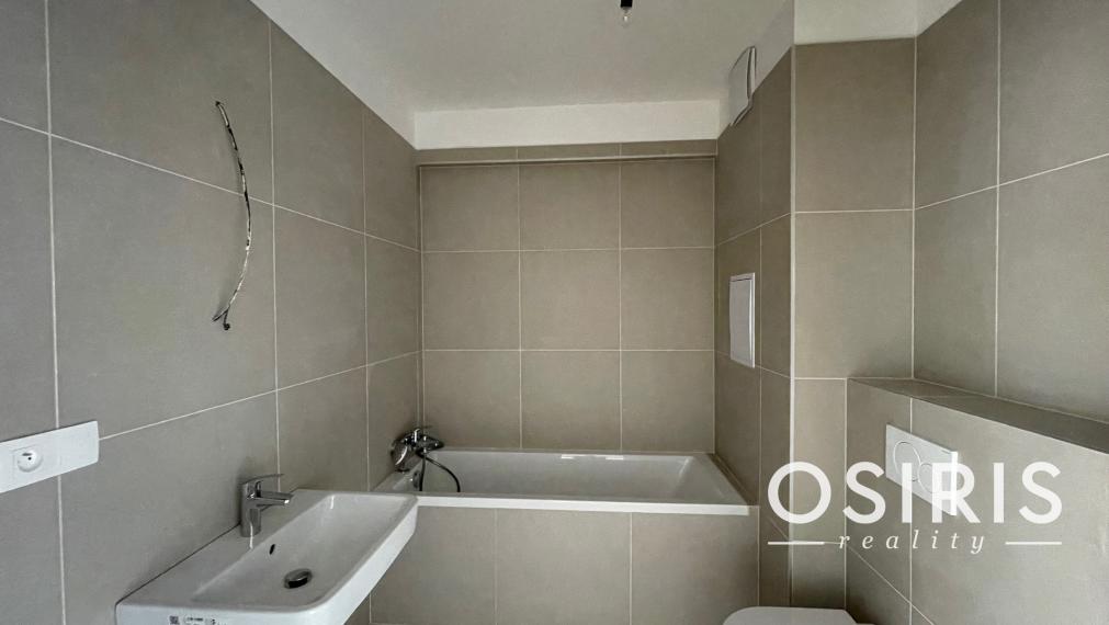 Slnečný 2 izbový byt v štandarde s veľkou loggiou