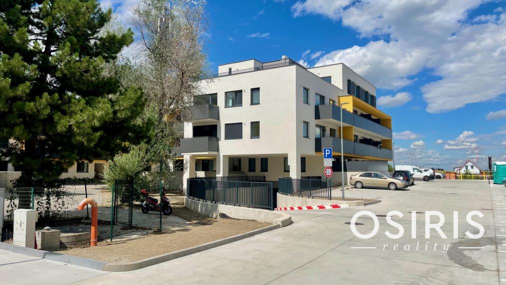 Krásny, strešný 2 izbový byt s veľkou, slnečnou terasou