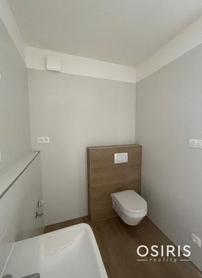 Krásny, strešný 2 izbový byt s veľkou, slnečnou terasou