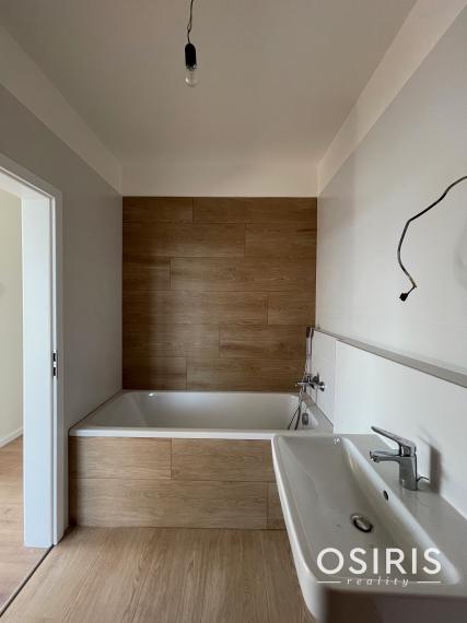 Krásny, strešný 2 izbový byt s veľkou, slnečnou terasou