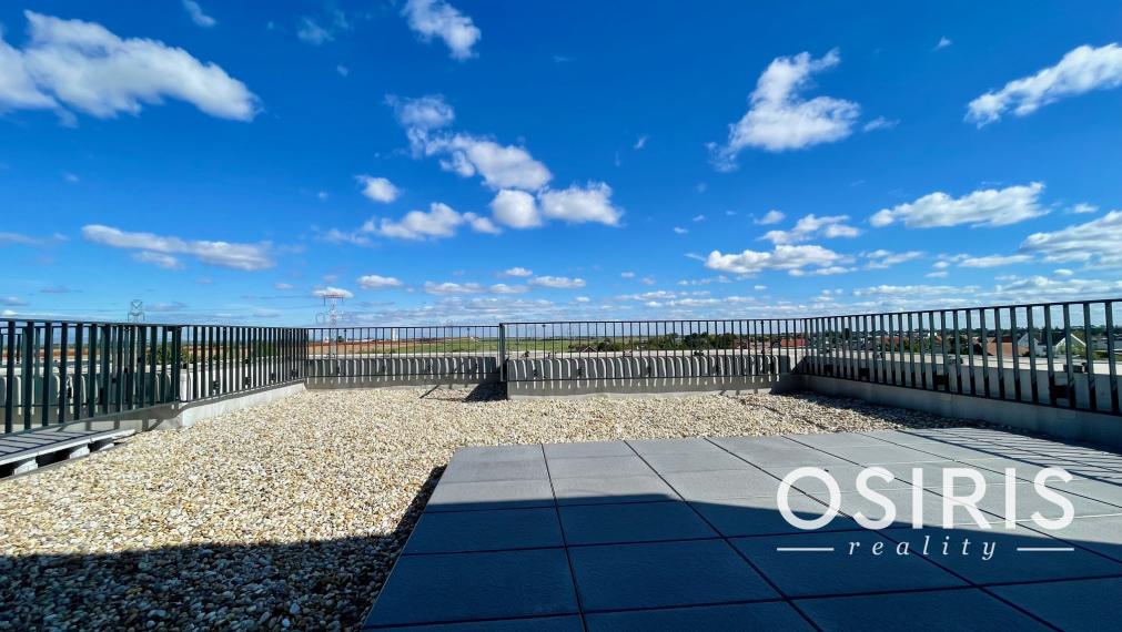 Krásny, strešný 2 izbový byt s veľkou, slnečnou terasou