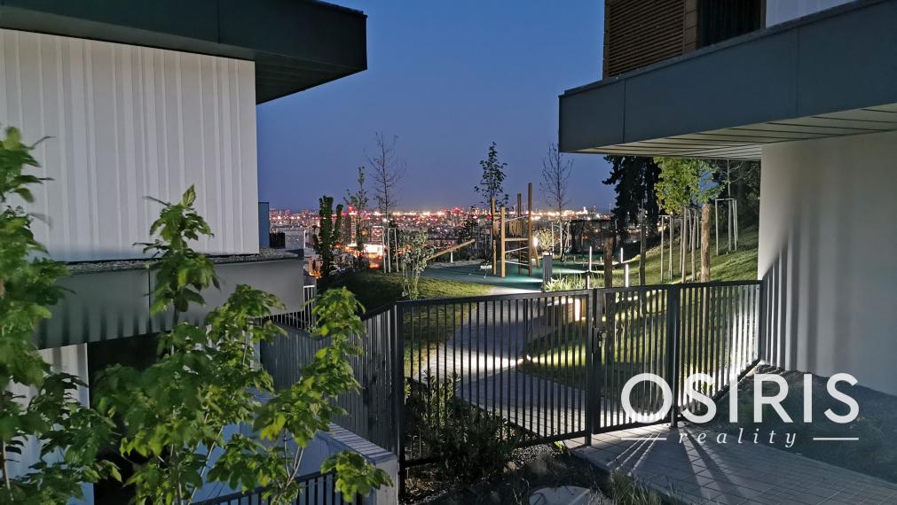 2i byt zariadený dizajnérom, s priestrannou terasou, novostavba 2019, Koliba