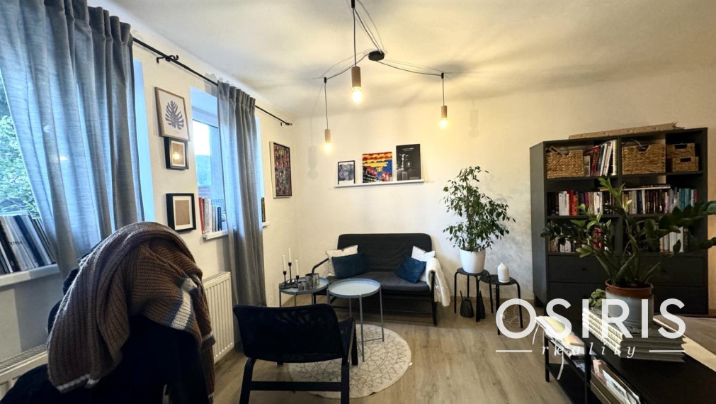 Bývanie v rodinnom dome: Zariadený 1 byt, Jaskový rad, BA III