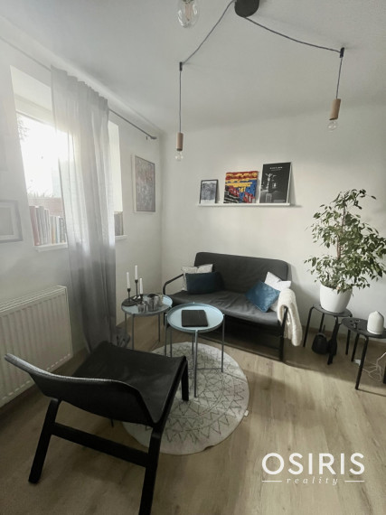 Bývanie v rodinnom dome: Zariadený 1 byt, Jaskový rad, BA III