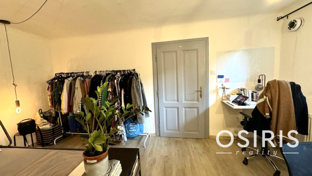 Bývanie v rodinnom dome: Zariadený 1 byt, Jaskový rad, BA III