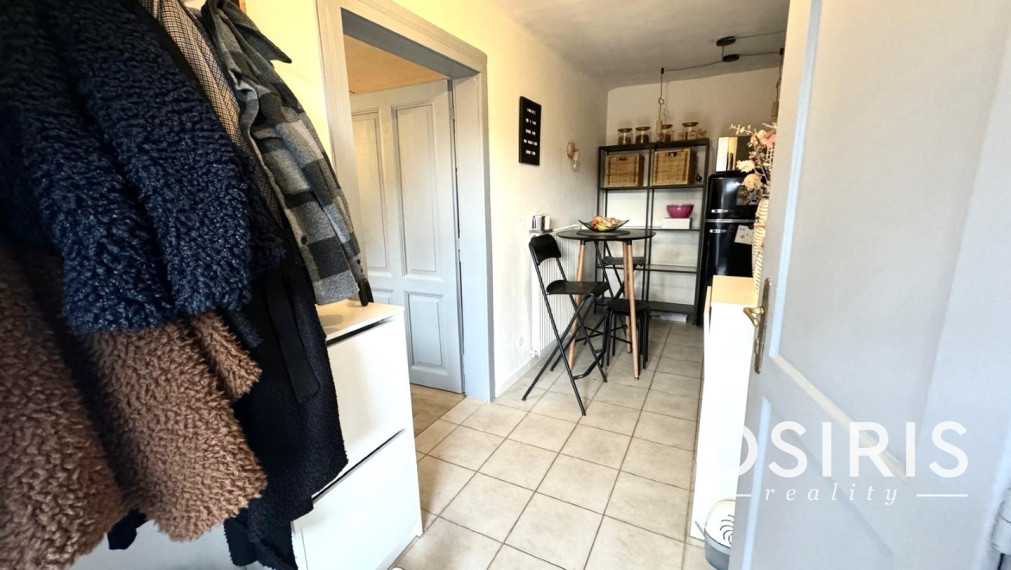 Bývanie v rodinnom dome: Zariadený 1 byt, Jaskový rad, BA III