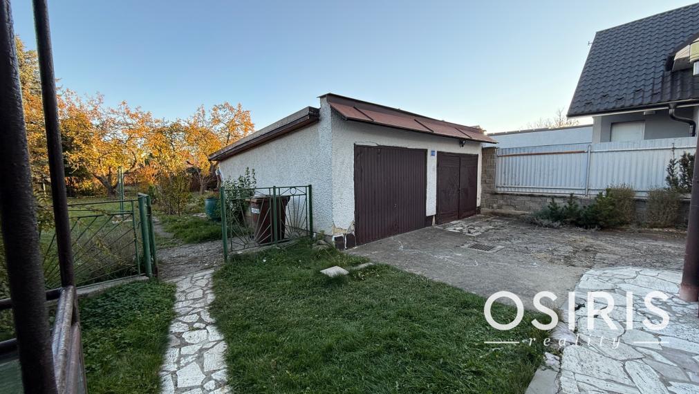 Rezervované: 4 izbový rodinný dom, 2x garáž, pozemok 674 m2