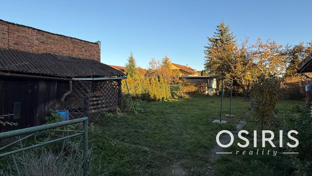 Rezervované: 4 izbový rodinný dom, 2x garáž, pozemok 674 m2