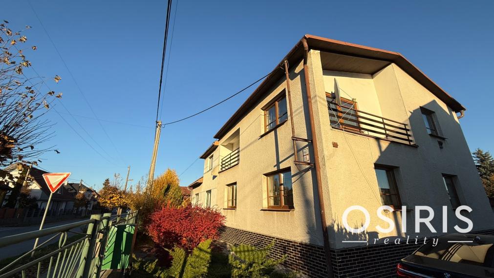 Rezervované: 4 izbový rodinný dom, 2x garáž, pozemok 674 m2