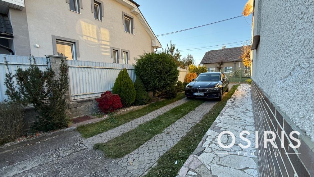 Rezervované: 4 izbový rodinný dom, 2x garáž, pozemok 674 m2