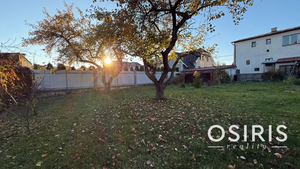 Rezervované: 4 izbový rodinný dom, 2x garáž, pozemok 674 m2