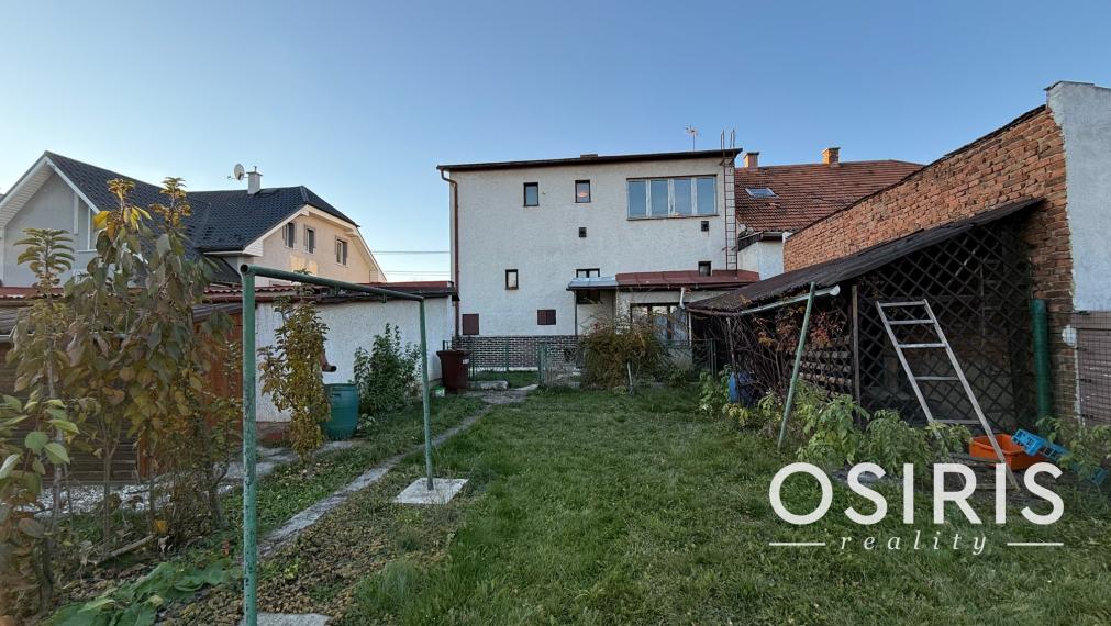 Rezervované: 4 izbový rodinný dom, 2x garáž, pozemok 674 m2