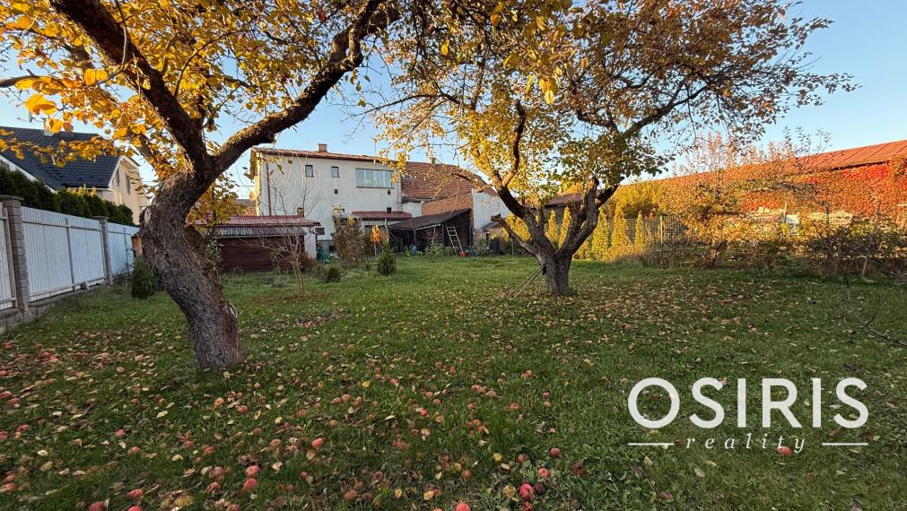 Rezervované: 4 izbový rodinný dom, 2x garáž, pozemok 674 m2