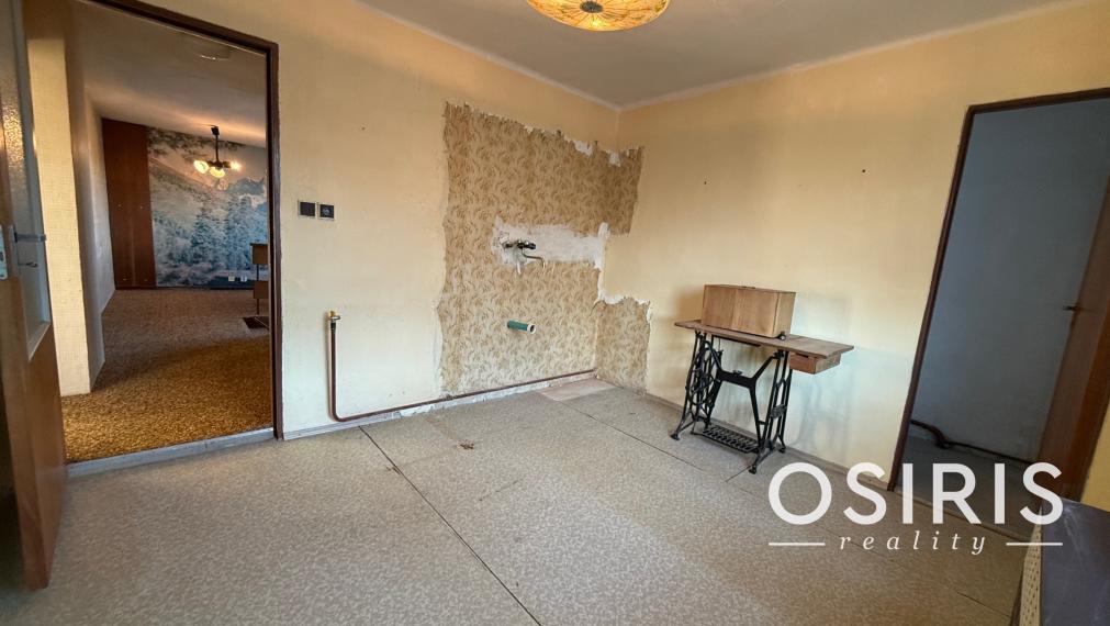 Rezervované: 4 izbový rodinný dom, 2x garáž, pozemok 674 m2