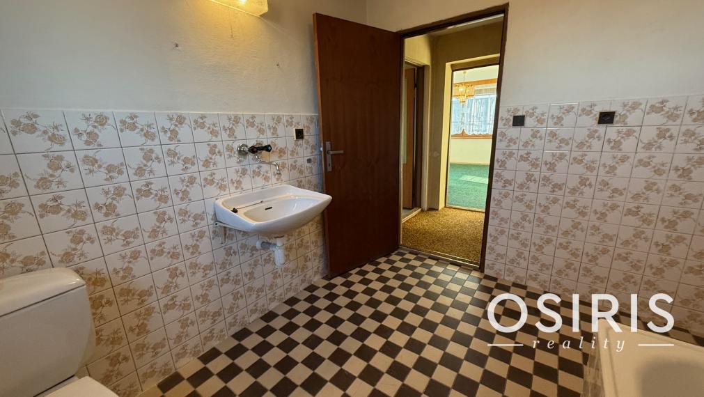 Rezervované: 4 izbový rodinný dom, 2x garáž, pozemok 674 m2