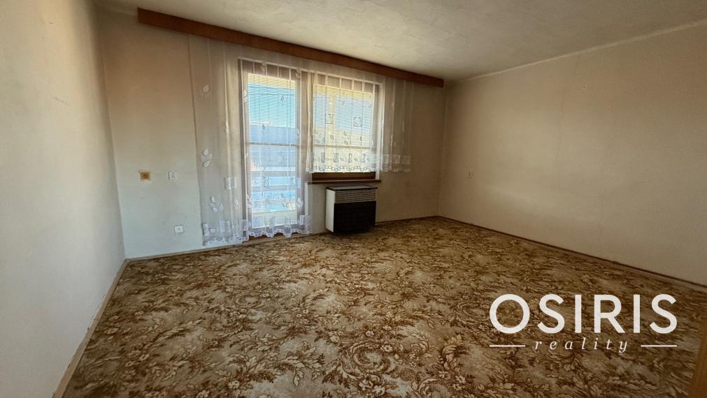 Rezervované: 4 izbový rodinný dom, 2x garáž, pozemok 674 m2