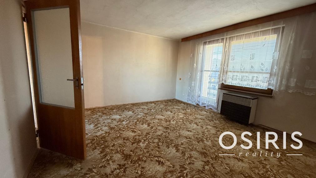 Rezervované: 4 izbový rodinný dom, 2x garáž, pozemok 674 m2