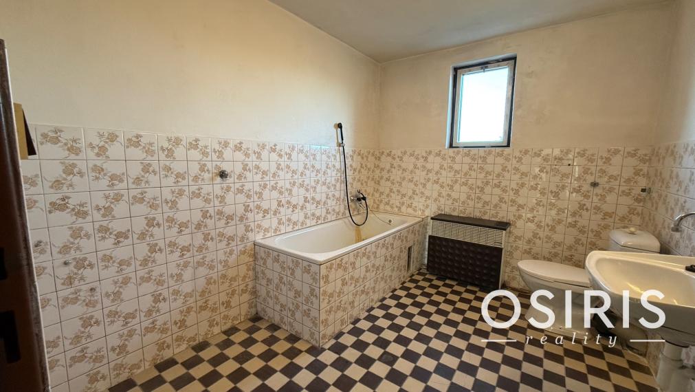 Rezervované: 4 izbový rodinný dom, 2x garáž, pozemok 674 m2