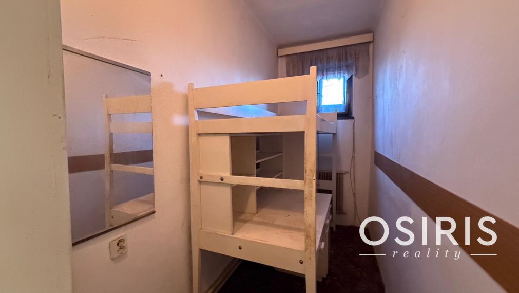 Rezervované: 4 izbový rodinný dom, 2x garáž, pozemok 674 m2