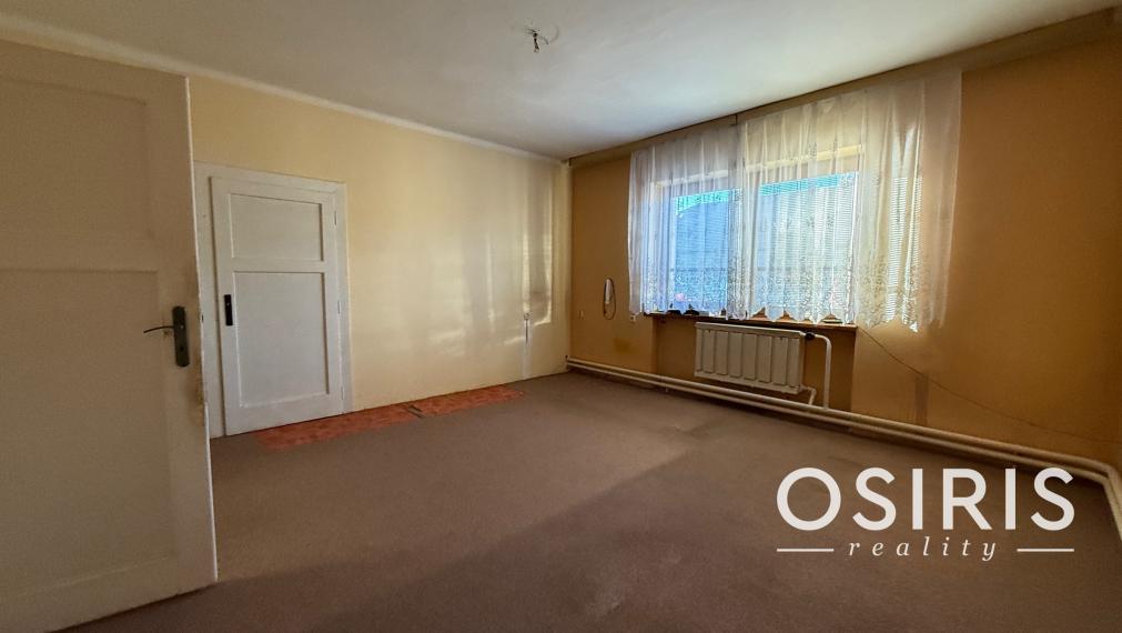 Rezervované: 4 izbový rodinný dom, 2x garáž, pozemok 674 m2