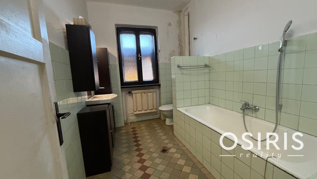 Rezervované: 4 izbový rodinný dom, 2x garáž, pozemok 674 m2