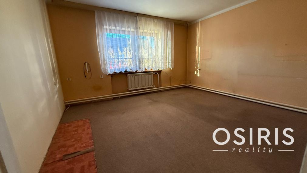 Rezervované: 4 izbový rodinný dom, 2x garáž, pozemok 674 m2