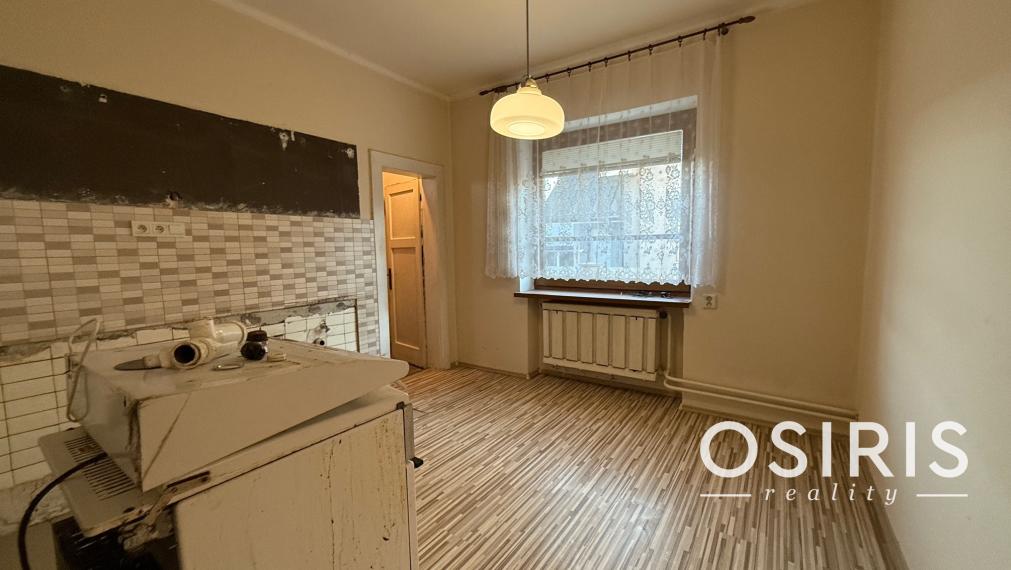 Rezervované: 4 izbový rodinný dom, 2x garáž, pozemok 674 m2