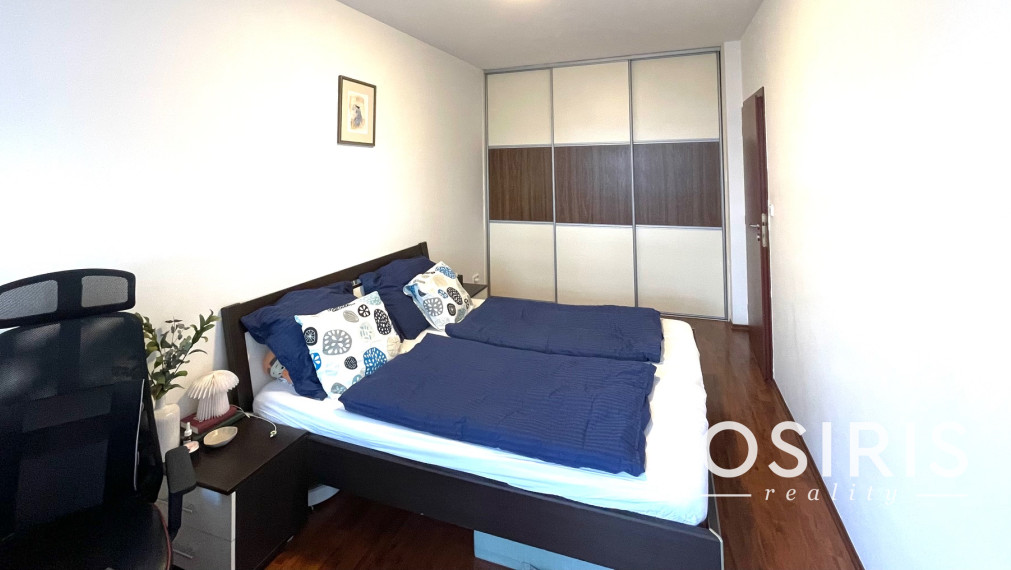 Veľký, kompletne zariadený 2 izb. byt s garážovým miestom v cene