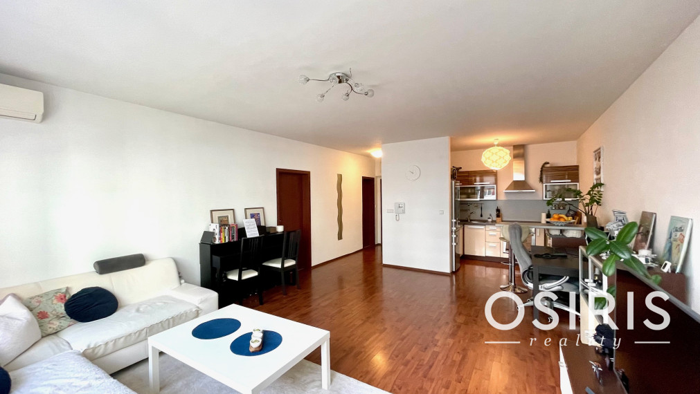 Veľký, kompletne zariadený 2 izb. byt s garážovým miestom v cene