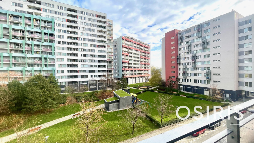 Veľký, kompletne zariadený 2 izb. byt s garážovým miestom v cene