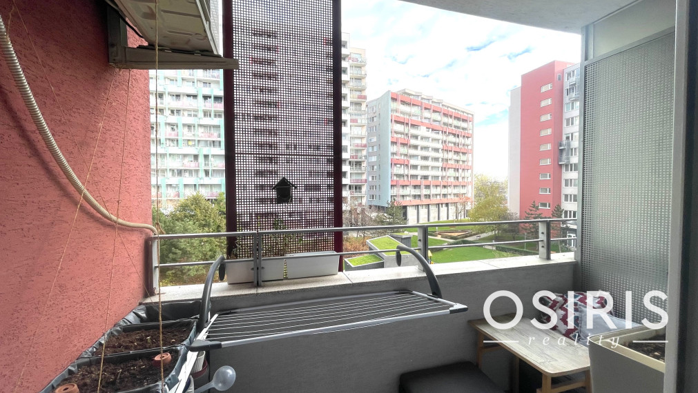 Veľký, kompletne zariadený 2 izb. byt s garážovým miestom v cene