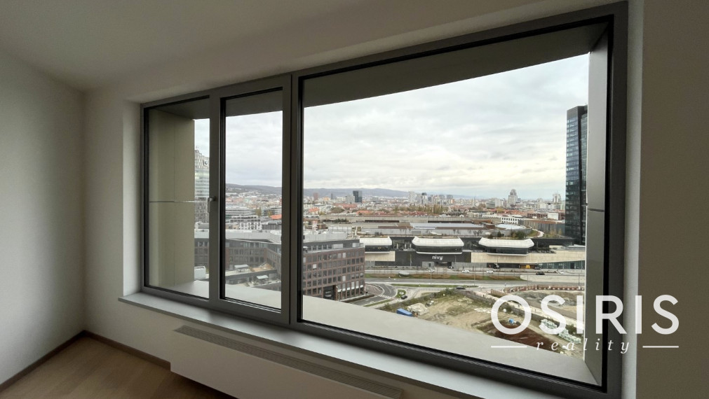 SKY PARK 4. VEŽA: DOWNTOWN Starého Mesta, 3i byt, parking