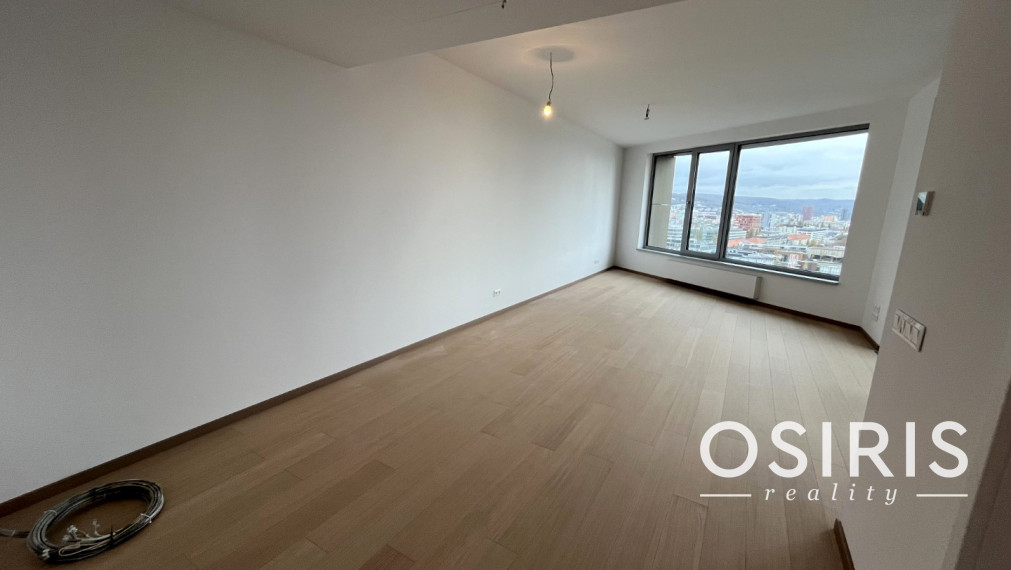 SKY PARK 4. VEŽA: DOWNTOWN Starého Mesta, 3i byt, parking