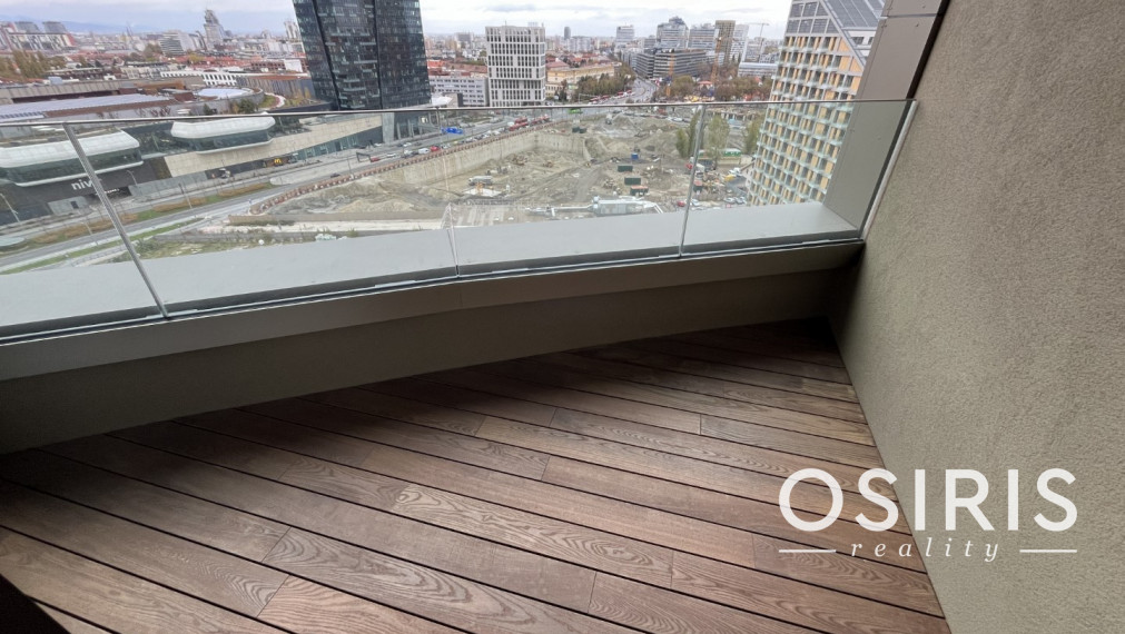 SKY PARK 4. VEŽA: DOWNTOWN Starého Mesta, 3i byt, parking