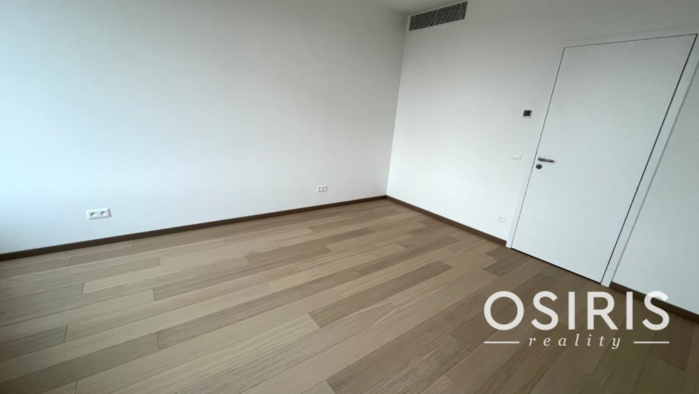 SKY PARK 4. VEŽA: DOWNTOWN Starého Mesta, 3i byt, parking