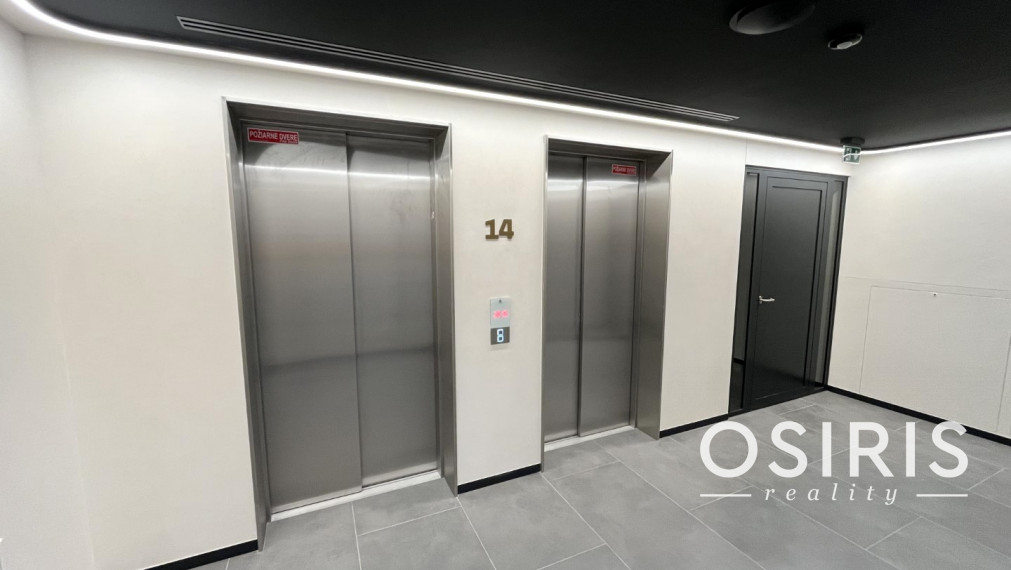 SKY PARK 4. VEŽA: DOWNTOWN Starého Mesta, 3i byt, parking