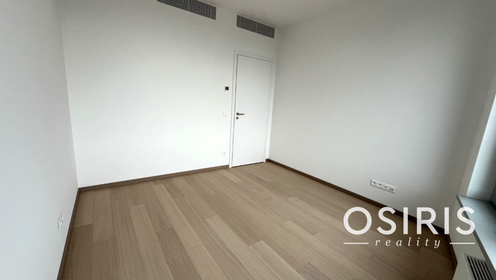 SKY PARK 4. VEŽA: DOWNTOWN Starého Mesta, 3i byt, parking