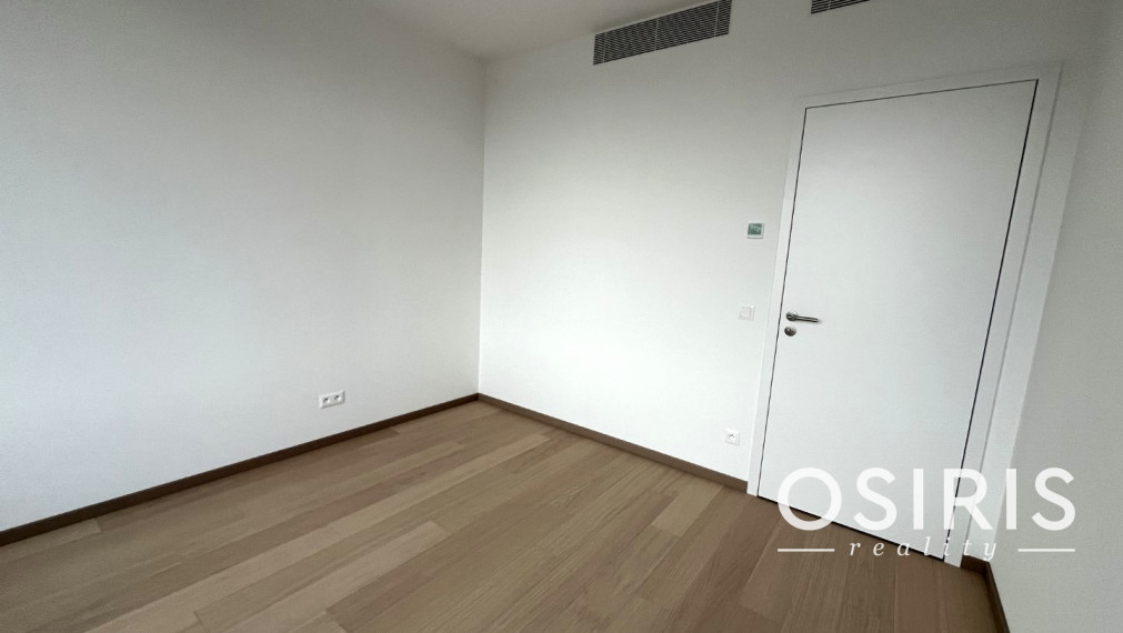 SKY PARK 4. VEŽA: DOWNTOWN Starého Mesta, 3i byt, parking