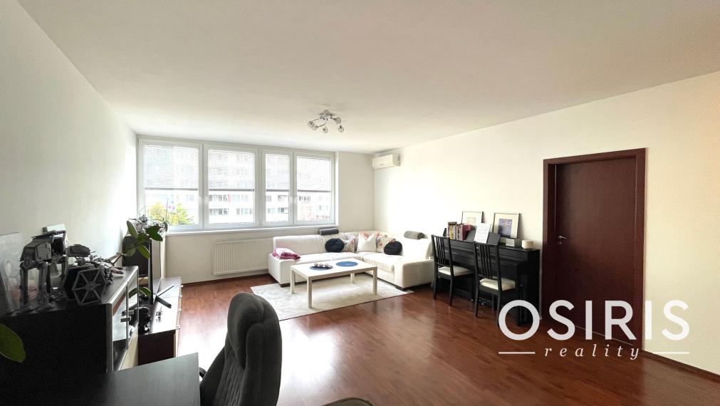 Rezervované - Veľký, kompletne zariadený 2 izb. byt s garážovým miestom