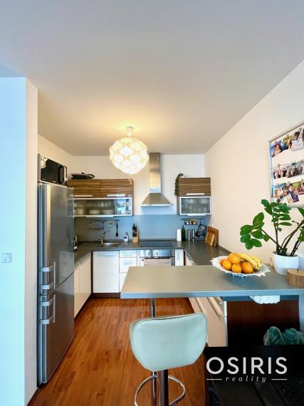 Rezervované - Veľký, kompletne zariadený 2 izb. byt s garážovým miestom